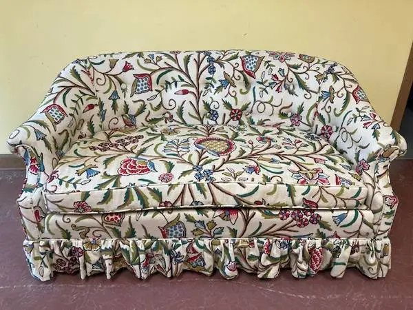 VTG (1950’s) TRAD. LOVESEAT, REUPHOLSTERED IN CREWEL FABRIC, ORIG. FAM