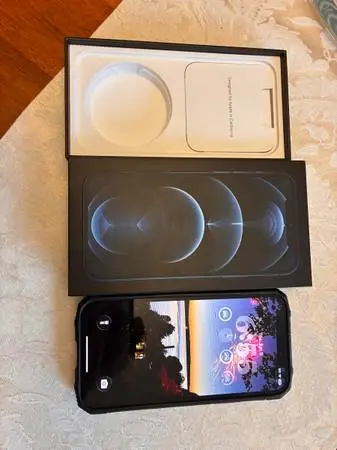 iPhone 12 PRO - Unlocked good for any carrier