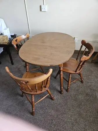 Table and 3 rotating chairs