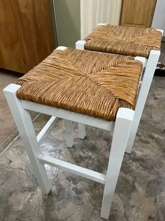 2 barstools
