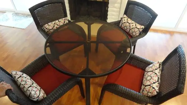 Hampton Bay WICKER AND GLASS TABLE & CHAIRS