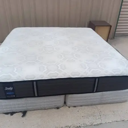 Sealy king mattress and box spring