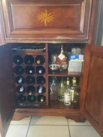 alcohol bottles holder