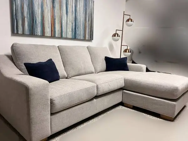 (+Delivery Opt.) Beautiful Thomasville Sectional w/Reversible Chaise!