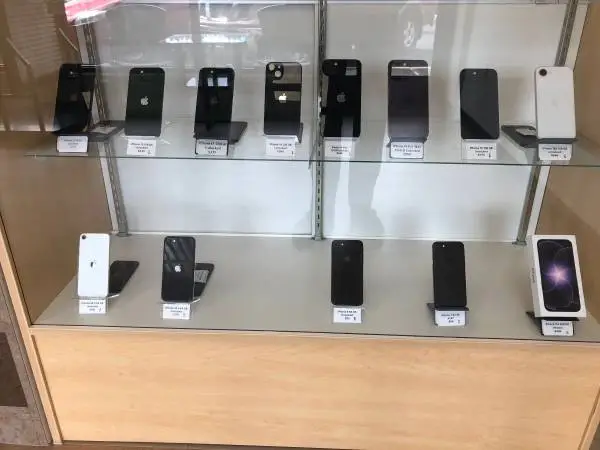 iPhones For Sale ! Like New Condition !