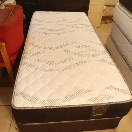 Twin mattress and box spring