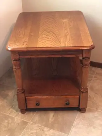 OAK END TABLE