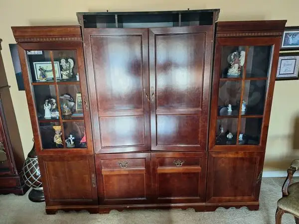 VINTAGE SOLID WOOD HUTCH CABINET