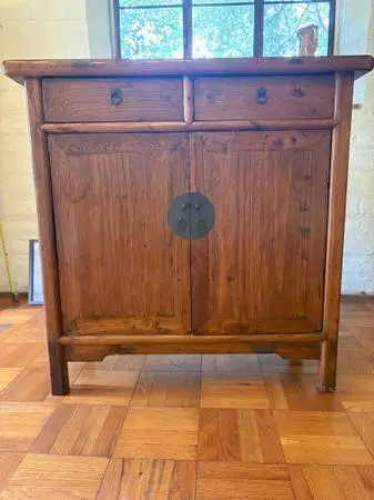 Vintage classic Ming-style Chinese elmwood side chest /wine cabinet