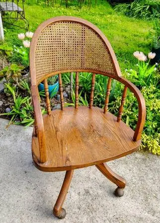 VINTAGE OAK OFFICE CHAIR