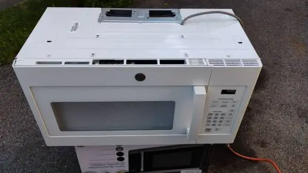 Microwave. General electric. Under counter