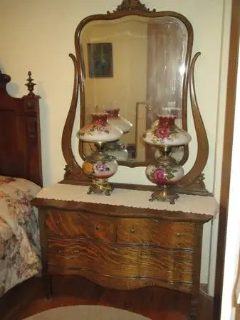 Beautiful Dresser / SOLID WOOD