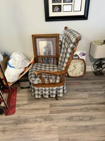 Plaid Swivel Chair