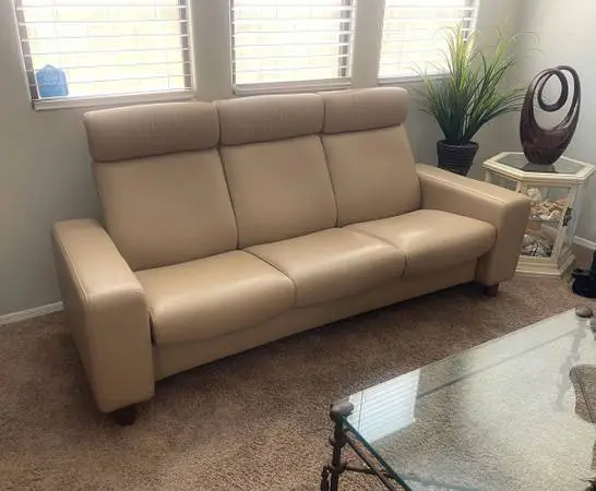 Luxury Ekornes Stressless Triple Motion Leather Sofa w/ Adjustable Headrests
