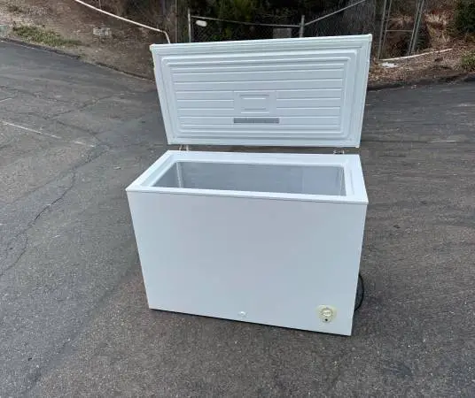 8.7 cubic Deep chest freezer (free local delivery)