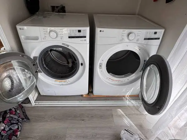 LG washer and Dryer like New condition