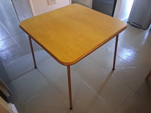⭐️VINTAGE COSCO FOLDING CARD TABLE CLASSSIC DESIGN⭐️