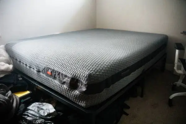 Layla Hybrid Queen Mattress | Soft/Firm sides | Excellent Condition