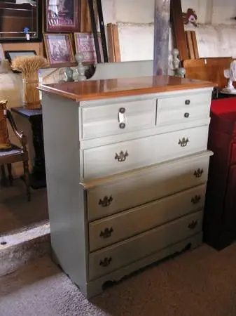 CHEST DRESSER