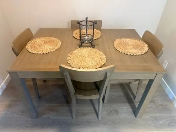 Living Spaces Orta 54-72” Ext. Dining Table w/ 4 chairs
