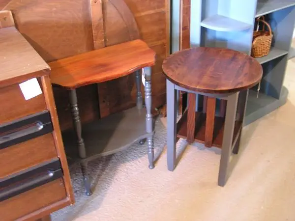 WOOD SOLID HALF STAND!