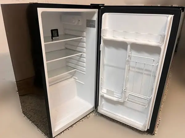 Frigidaire (Mini Refrigerator) in Excellent Working Condition