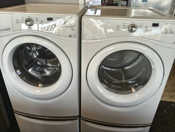 Washer and Gas Dryer Whirlpool Set Front Load in Great Working Order