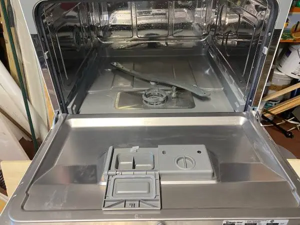 Small dishwasher