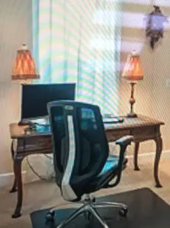 Nice large Henredon Desk - Classic Shape - Beautiful Legs