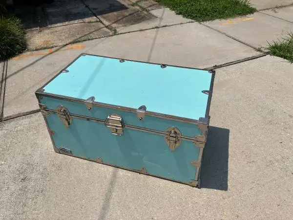 Stylish Trunk, Footlocker