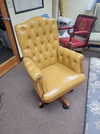 Tufted Leather Executive Office Chair