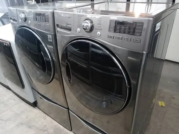 ★LG gray front load washer and gas dryer set on pedestals