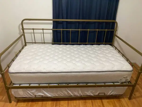 Twin size trundle/daybed
