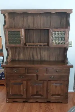 Maple vintage hutch; kitchen table & 4 chairs; plus 2 seat bench