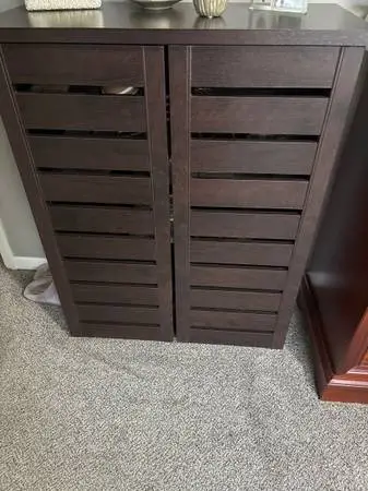Shoe cabinet