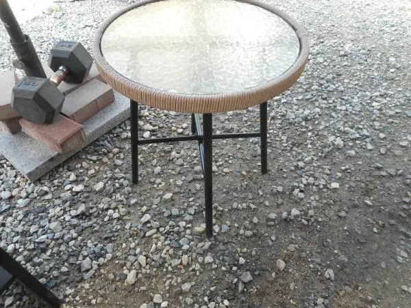 Glass Top Meetal Base Side Table (Indoor or Outdoor)