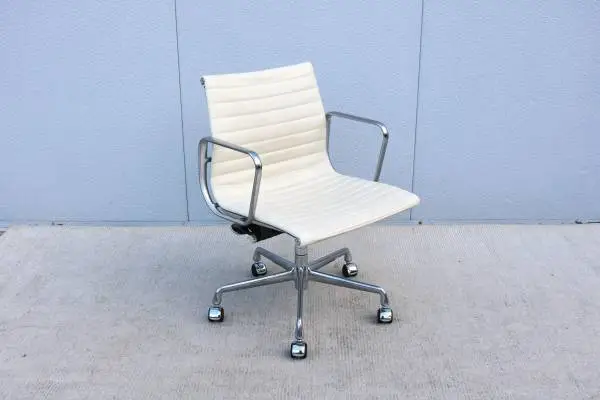 Herman Miller Eames Aluminum Group Management Chair in Ivory Leather