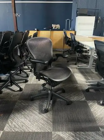 Herman Miller Aeron Classic w/ Posture-fit