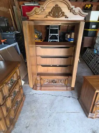 Dresser set