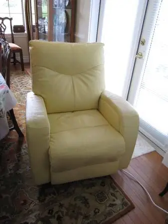 POWER LEATHER RECLINER by PALLISER