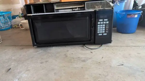 Black + Decker over the range Microwave**works** broken front panel