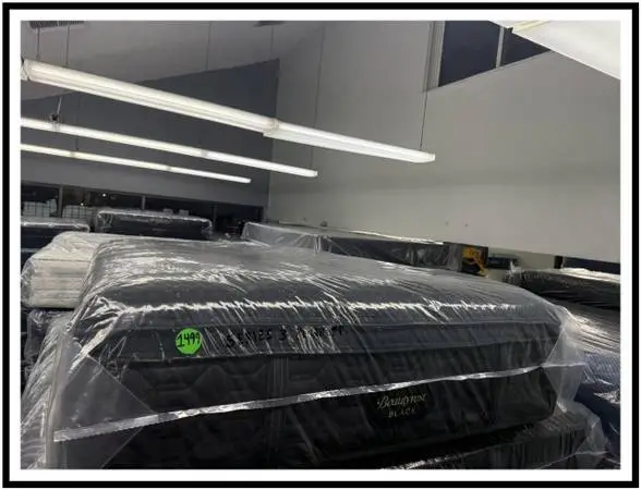 QUEEN SIZE SIMMONS BEAUTYREST BLACK SERIES 3 PILLOW MATTRESS & BOX BED