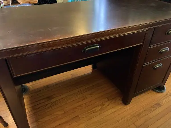 Wood office desk, 4 drawers