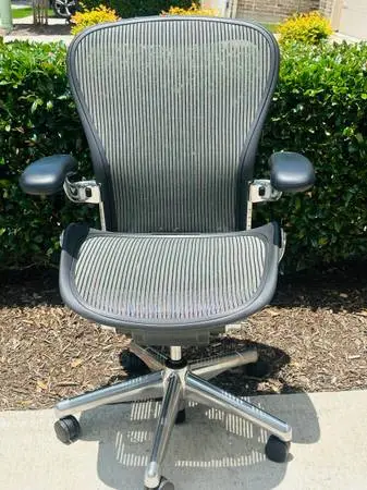 Herman Miller Aeron Size B posture fit Almunium fully loaded in perfect conditio