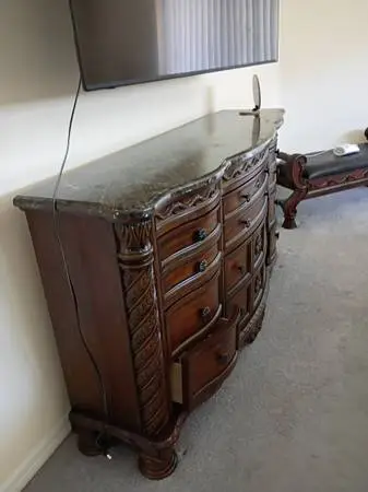 Dresser set
