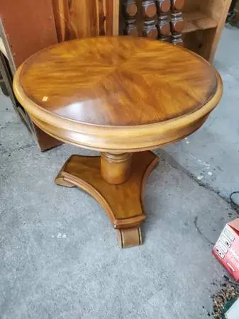 Round end table