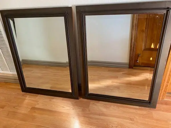 2 Mirrors