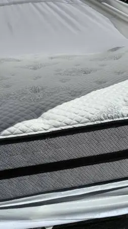 CALIFORNIA KING Mattress and Box Set, Like New