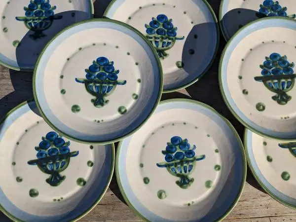 Set of 1960s MA Hadley Pottery 16 Platter, 12 Dinner Plates Blueberry