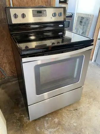SS Whirlpool Electric Stove 5.3 Cu Ft Model #WFE530COESO Used